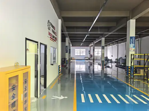车间通道和设备区域